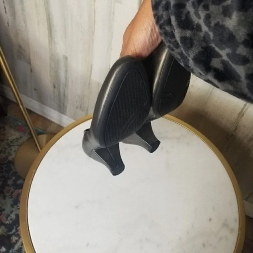 Easy Street Pewter Fabulous Classic Pump Narrow Width - Picture 7 of 8